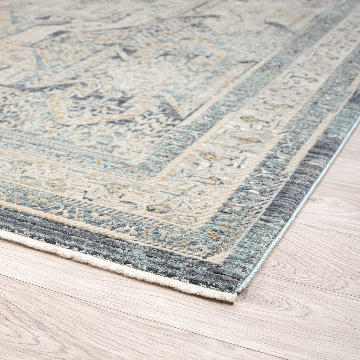 Aubre Contemporary Runner
